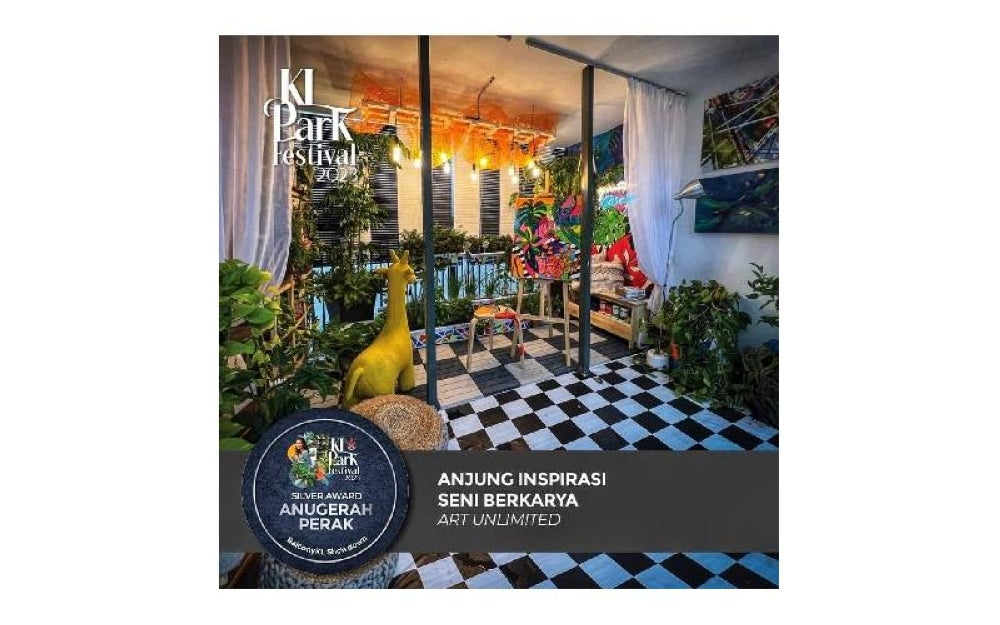 Hasil rekaan bertajuk Anjung Inspirasi, Seni Berkarya oleh Azin dan pasukannya berjaya memikat hati para juri profesional.