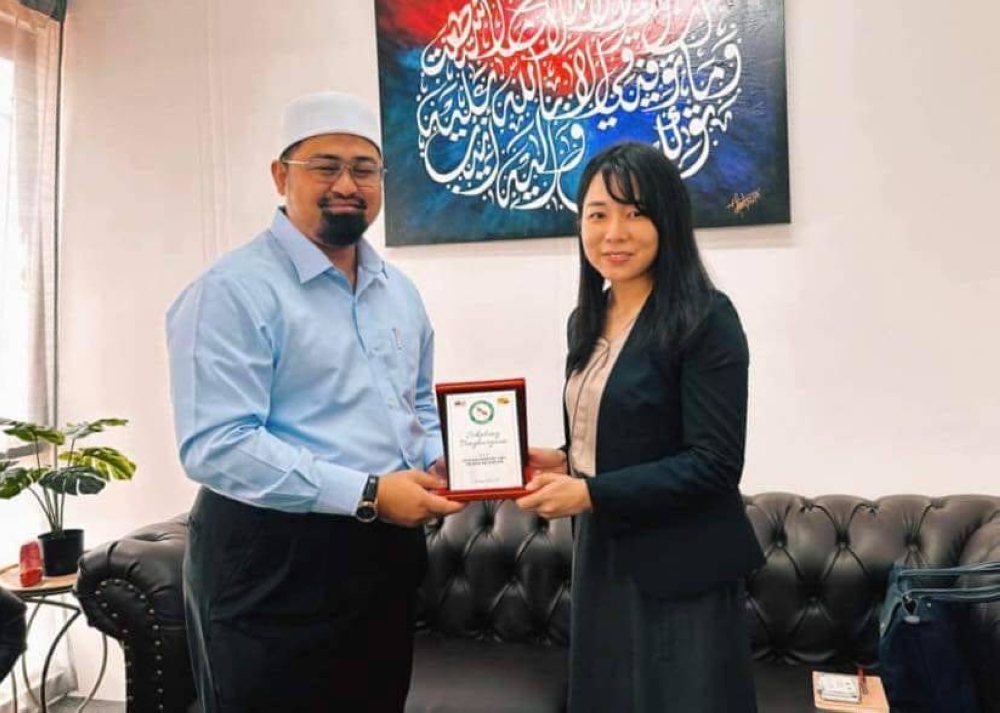 Mohamed Sukri menerima kunjungan hormat Masubuchi Kana dari Kedutaan Jepun pada Selasa.