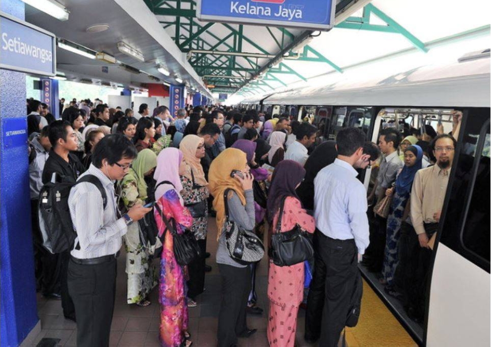 Rapid Rail sedang giat menjalankan kerja-kerja penambahbaikan untuk memastikan keselamatan dan keselesaan penumpang. - Foto Bernama