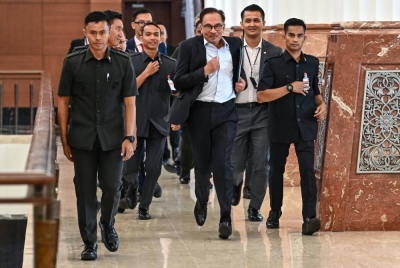 Anwar dilihat bergegas ke Dewan Rakyat - Foto Jabatan Penerangan