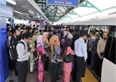 Rapid Rail sedang giat menjalankan kerja-kerja penambahbaikan untuk memastikan keselamatan dan keselesaan penumpang. - Foto Bernama