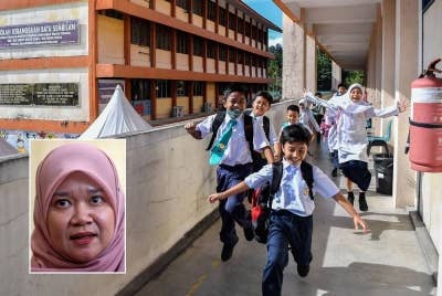 KPM secara prinsipnya bersetuju mengembalikan semula sesi persekolahan kepada Januari. - Gambar hiasan, gambar kecil: Fadhlina 