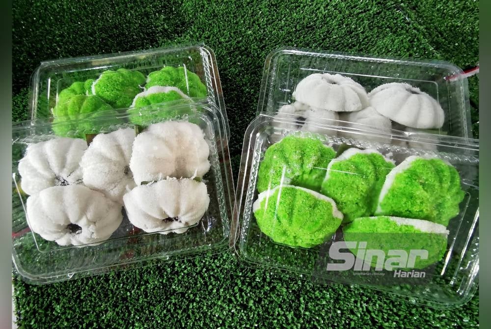Kuih tradisional dari Perak iaitu putu perak yang dijual Muhd Hafiz semakin mendapat sambutan dalam kalangan pelanggan di Terengganu.