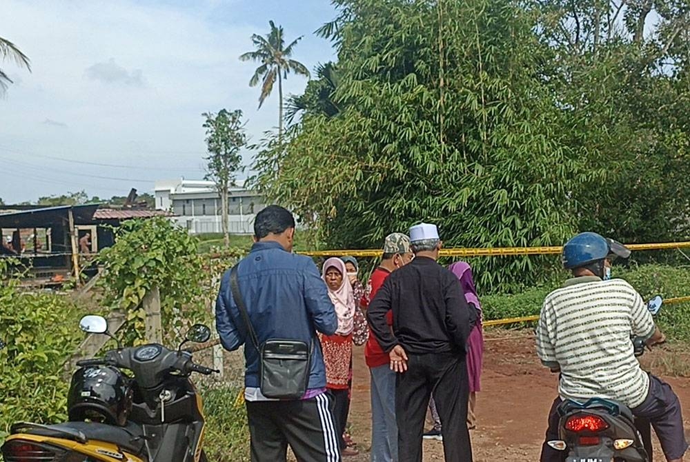 Penduduk kampung turut bersedih dengan tragedi yang mengorbankan empat beradik di Kampung Sabak Awor.