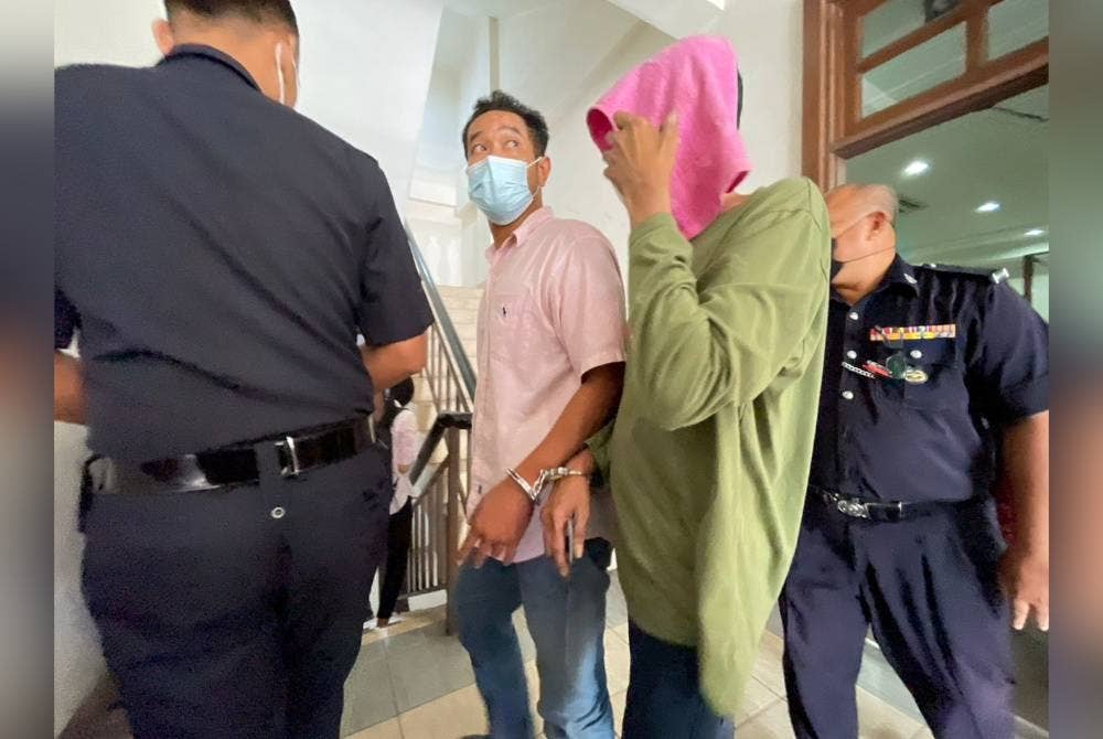 Mohd Kadrie (baju merah jambu) dan Zuhan mengaku tidak bersalah dan minta dibicarakan.