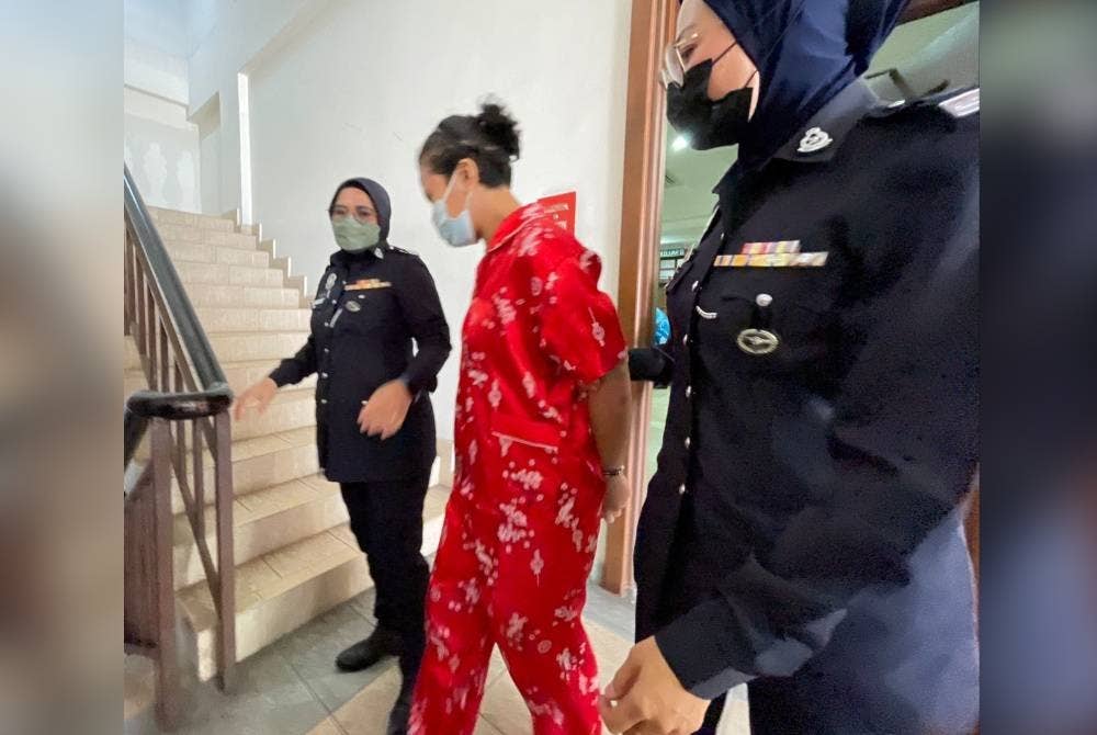 Norhayati mengaku bersalah terhadap pertuduhan bersama dengan dua rakannya iaitu memilik wang kertas palsu.