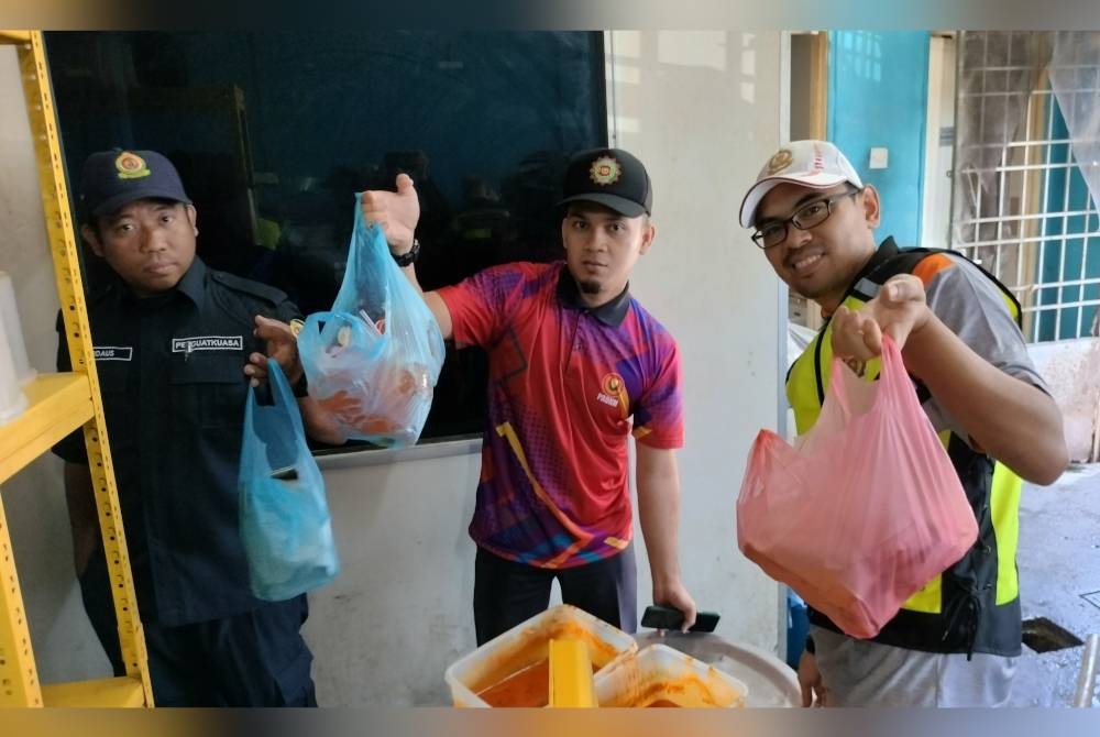 Antara makanan dan minuman yang ditemui ketika serbuan dibuat di sebuah nasi kandar.