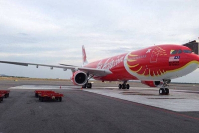 Lapangan Terbang Antarabangsa Senai terima penerbangan pertama dari China. - Foto Twitter Bernama