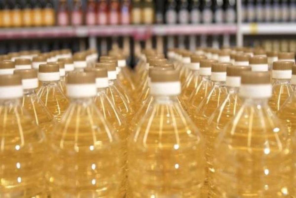 Harga runcit minyak masak sawit tulen botol satu hingga lima kilogram tidak akan dinaikkan bagi tempoh 8 April hingga 7 Mei depan. - 123RF