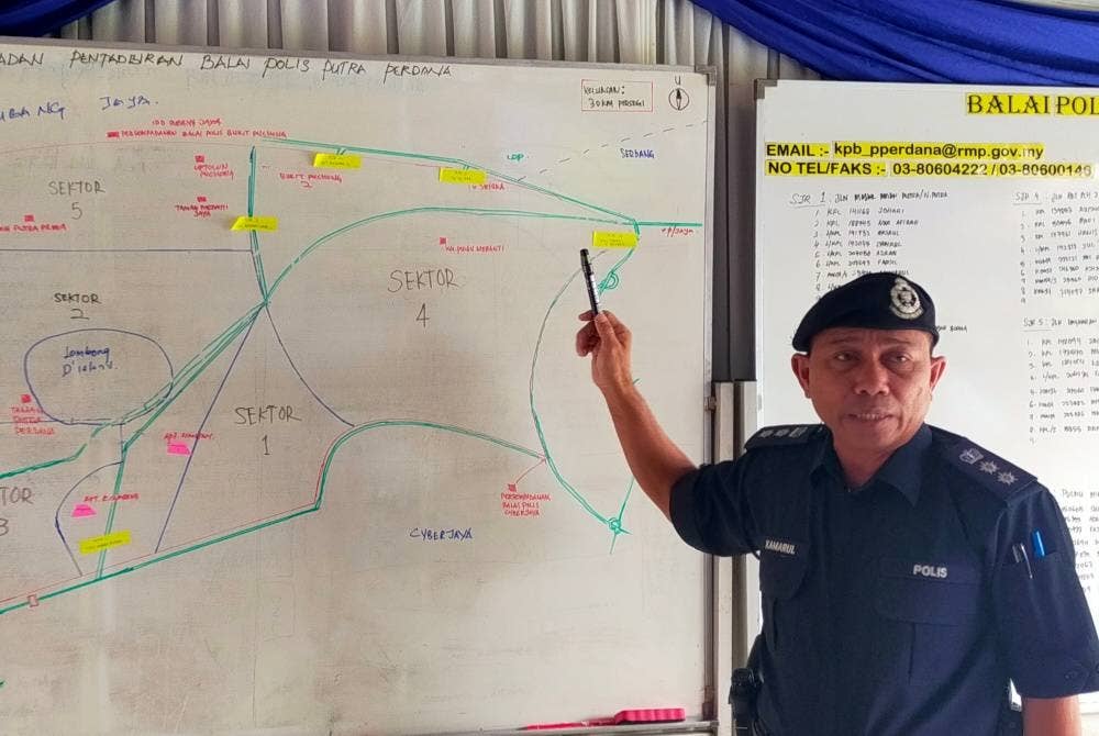 Wan Kamarul menunjukkan enam lokasi sekatan jalan raya dilakukan di daerah Sepang sempena Op Cegah Jenayah yang digerakkan sejak 21 Mac sehingga 5 April ini.