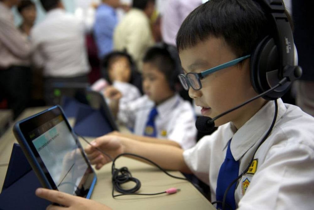 Pembelajaran secara konvensional memerlukan lonjakan evolusi sejajar perubahan teknologi hari ini agar tidak ketinggalan sehingga merugikan generasi masa depan. - Foto hiasan/Bernama