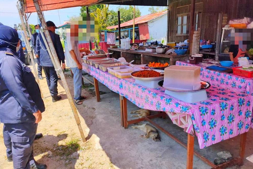 Tindakan seorang tauke bersama tiga pembantunya di Kampung Belimbing, Tanah Merah menjual makanan diluar waktu yang ditetapkan membawa padah apabila mereka ditahan anggota Jaheaik pada Selasa.