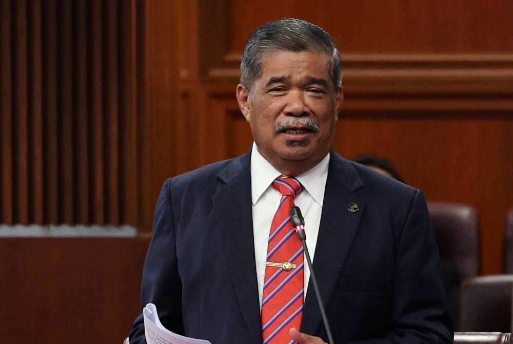 Mohamad ketika sesi penggulungan pada Persidangan Dewan Negara di Bangunan Parlimen pada Selasa. - Foto Bernama