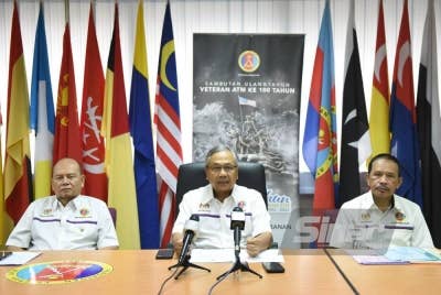 Shaharudin (tengah) ketika sidang akhbar di Wisma Pahlawan di Kuala Lumpur pada Rabu. - Foto Sinar Harian RAFEQ REDZUAN