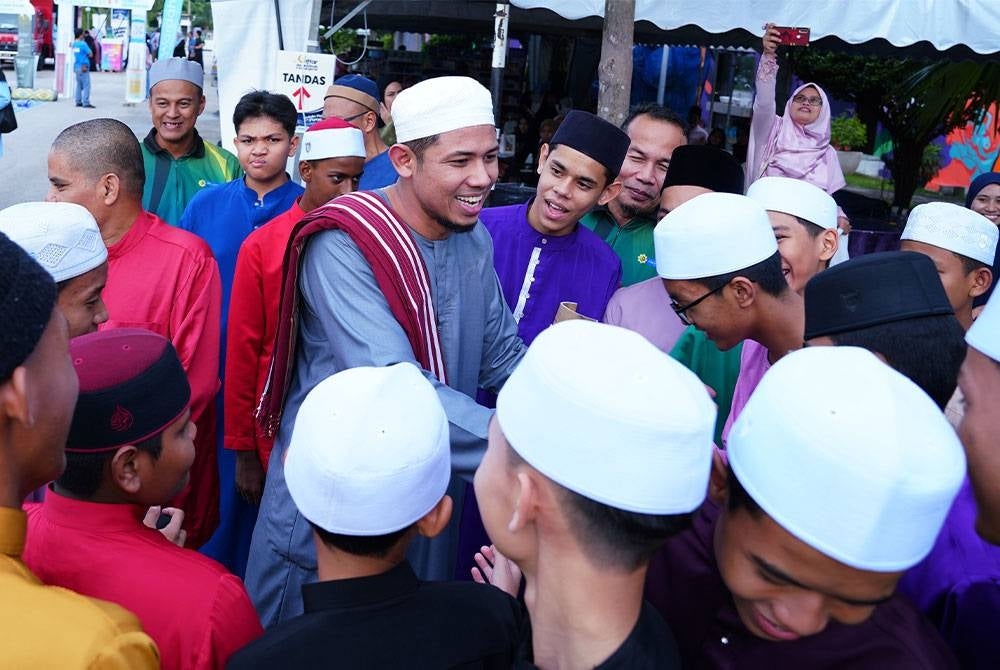 Nabil Ahmad menjadi tumpuan pengunjung.