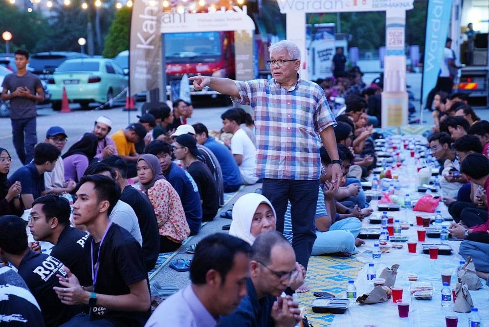 Program Iftar ala Madinah @Karangkraf bersama LZS yang berlangsung di Dataran Kumpulan Karangkraf pada Rabu. - Foto SINAR HARIAN / MOHD HALIM ABDUL WAHID.
