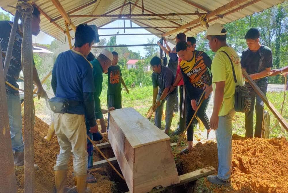 Jenazah Allahyarham Rubiah disemadikan di Tanah Perkuburan Islam Bukit Besi di Dungun pada Khamis.