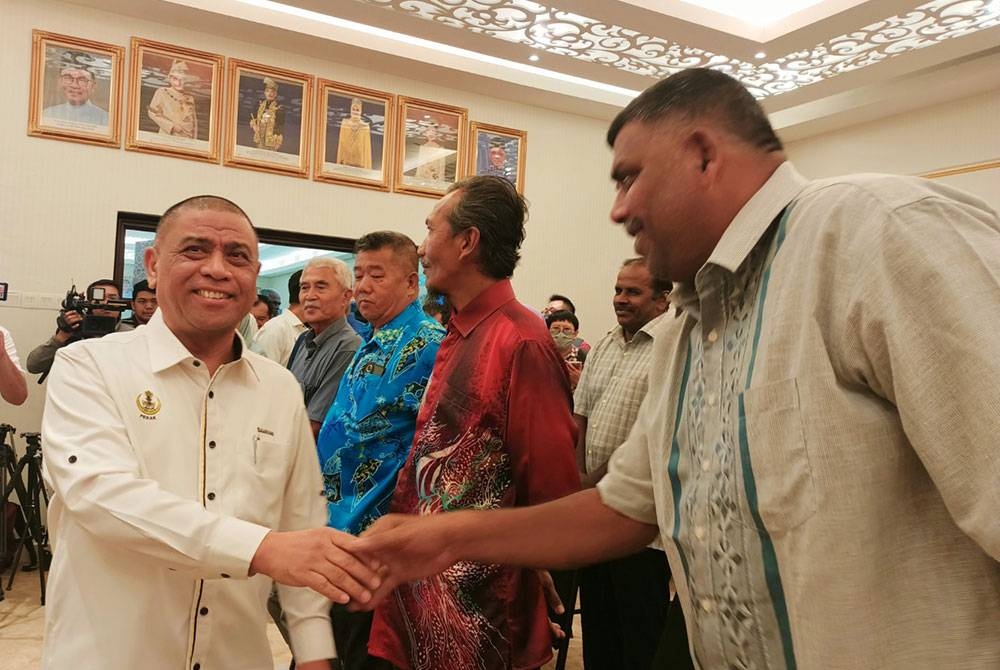 Saarani menyantuni penerima insentif pesara kerajaan negeri Perak bagi tempoh Julai 2021 hingga Jun 2022.