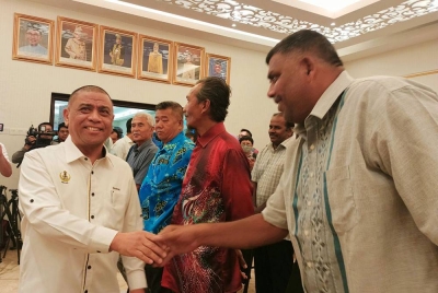 Saarani menyantuni penerima insentif pesara kerajaan negeri Perak bagi tempoh Julai 2021 hingga Jun 2022.