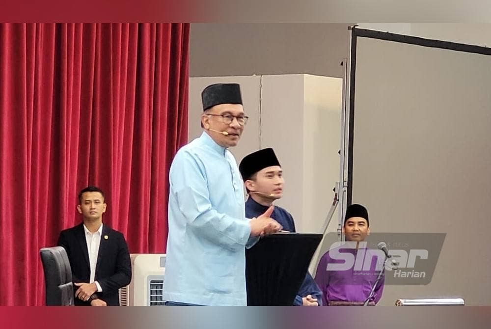 Anwar pada Sesi Dialog Bersama Majlis Perwakilan Pelajar Universiti Teknologi Se-Malaysia pada Jumaat.