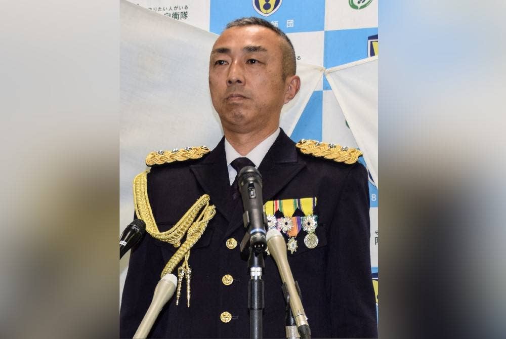 Leftenan Jeneral Yuichi Sakamoto antara penumpang helikopter yang dilaporkan hilang pada petang Khamis di perairan wilayah barat daya Okinawa. - Foto AFP