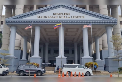 Hakim Mahkamah Tinggi di Kuala Lumpur pada Jumaat, menarik diri daripada mendengar permohonan MAIPs untuk mengubah perintah hak penjagaan anak yang diberikan kepada Siew Hong.