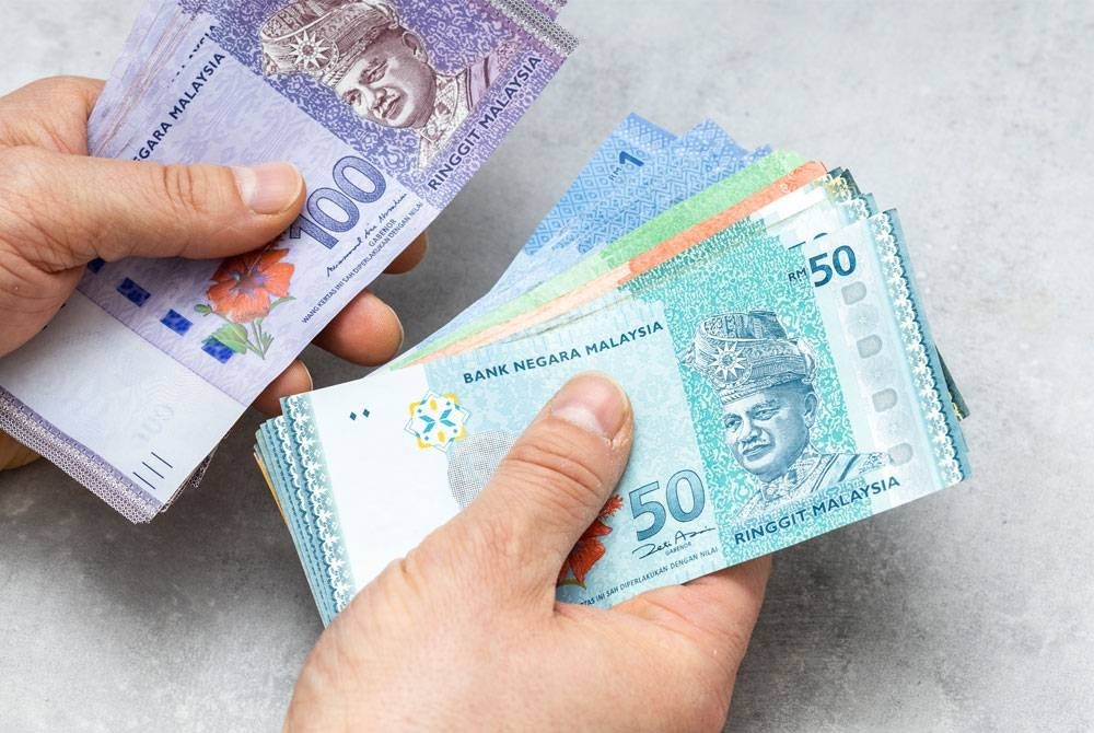 Lebih 200,000 veteran ATM termasuk yang tidak berpencen akan menerima BKKA sebanyak RM350 setiap seorang. - Foto hiasan/123RF