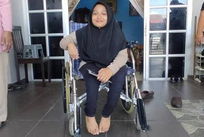 Putri Nur Damia Danisha Abdullah menaruh harapan untuk berjalan semula.