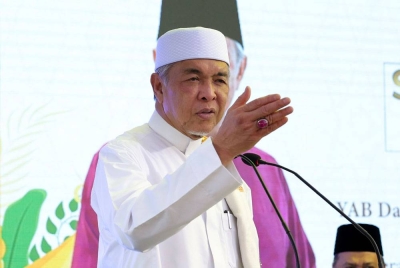 Timbalan Perdana Menteri Datuk Seri Dr Ahmad Zahid Hamidi menyampaikan ucapan pada Majlis Santunan Kasih Ramadan di Masjid Kampung Benoni Papar hari ini.