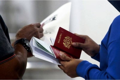 Sebanyak 2.8 juta pasport dikeluarkan Jabatan Imigresen pada pasca Covid-19 iaitu peningkatan empat kali ganda. - Foto hiasan/Bernama