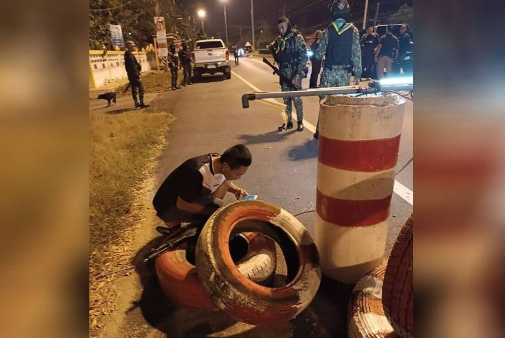 Penyerang tertinggal senjata api automatik ketika berundur selepas menyerang pos kawalan keselamatan di Ban Nibong. - Agensi