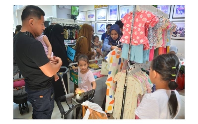 Para pengunjung berpeluang mendapatkan barangan keperluan Hari Raya Aidilfitri pada harga yang lebih murah di Jualan Amal Istimewa di GM Klang.
