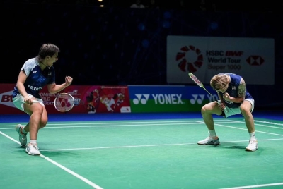 Ee Wei (kiri) dan Tang Jie meraikan kejayaan menewaskan pasangan Taiwan dalam aksi final Terbuka Orleans di Perancis pada Ahad. - Foto Facebook BAM.