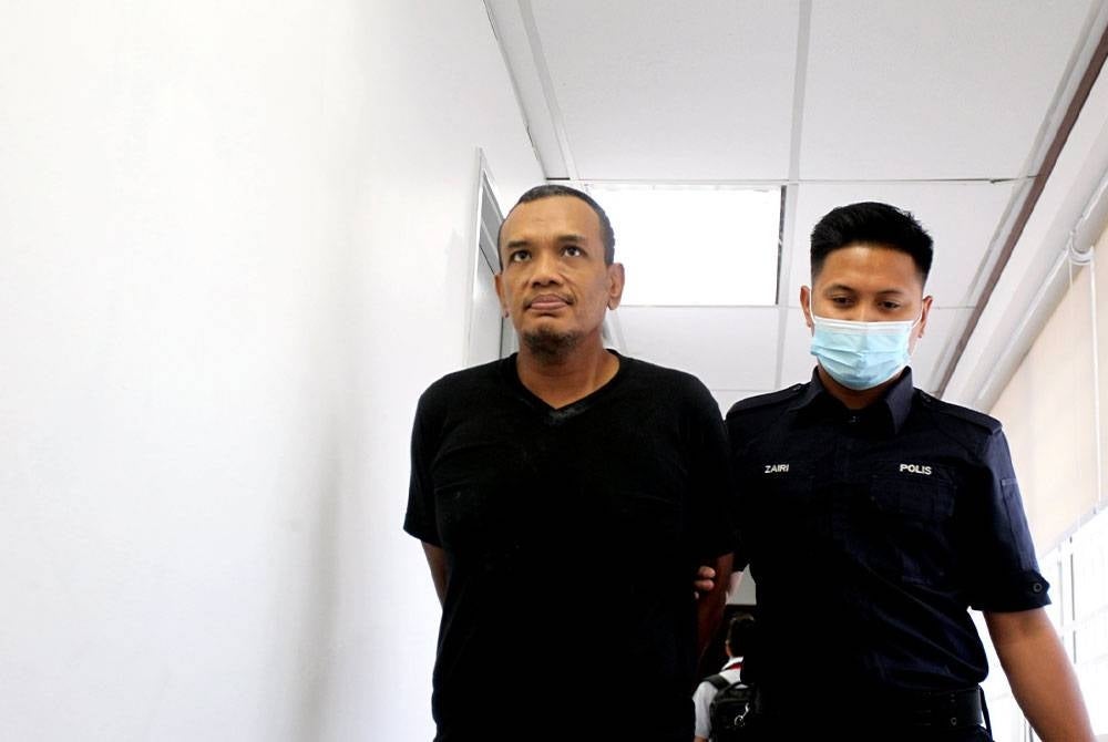 Jurukimpal didenda RM3,000 di Mahkamah Majistret Ipoh pada Isnin kerana melakukan perbuatan khianat di kediaman bekas isteri, minggu lalu.