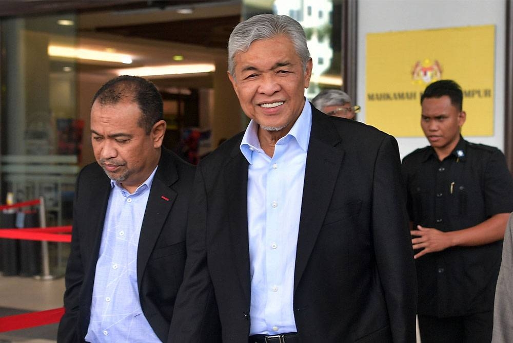 Ahmad Zahid ketika menghadiri sebutan perbicaraan membela dirinya di Mahkamah Tinggi pada Isnin. - Foto Bernama