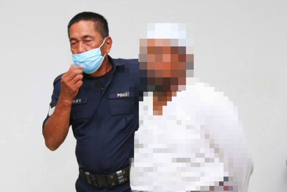 Seorang mudir di sebuah pusat tahfiz khas untuk etnik Rohingya didakwa atas pertuduhan mencabul seorang pelajar pada awal bulan ini di Mahkamah Sesyen, Kota Bharu pada Isnin.