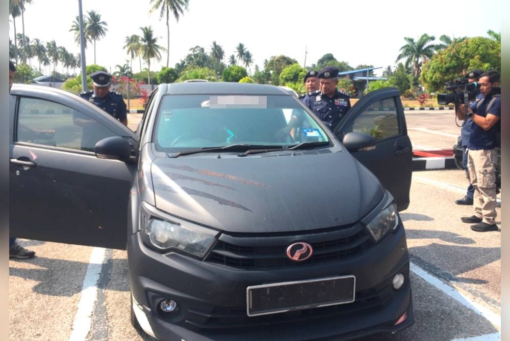 Perodua Bezza yang digunakan suspek untuk mengangkut rokok-rokok.