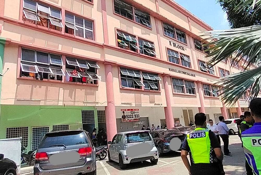 Bangunan yang menempatkan 226 warga asing dari Bangladesh dan Nepal.