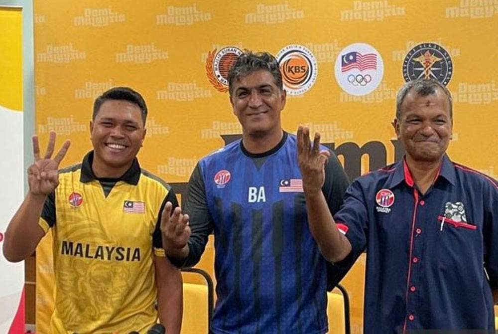 Ketua jurulatih, Bilal Asad (tengah) yakin kemampuan skuad lelaki untuk membawa pulang tiga emas.