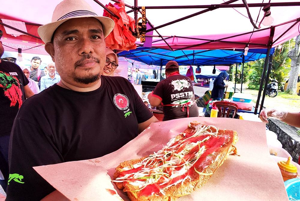 Roti john RM1 yang dijual di gerai Mohd Tarmimi.