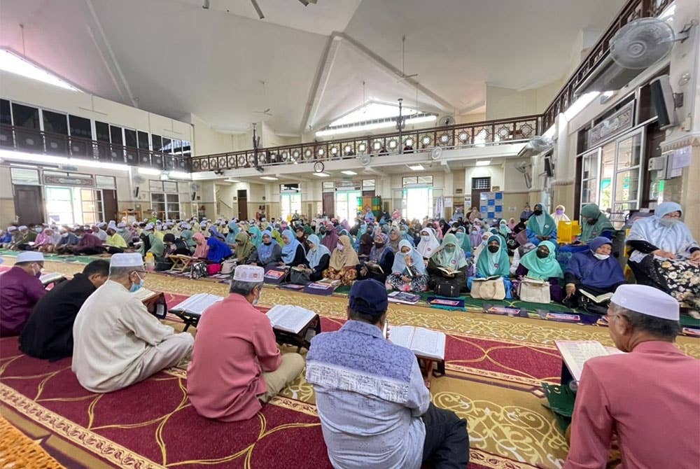 
Seramai 300 hingga 400 peserta dijangka menyertai World #QuranHour peringkat Pulau Pinang yang akan diadakan di Masjid Jamiul Sharif Pokok Machang, Tasek Gelugor, Khamis ini. 