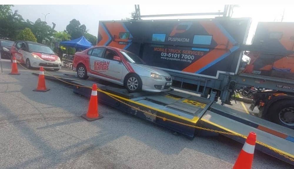 Kereta Sinar Harian menjalani pemeriksaan Puspakom pada Rabu.