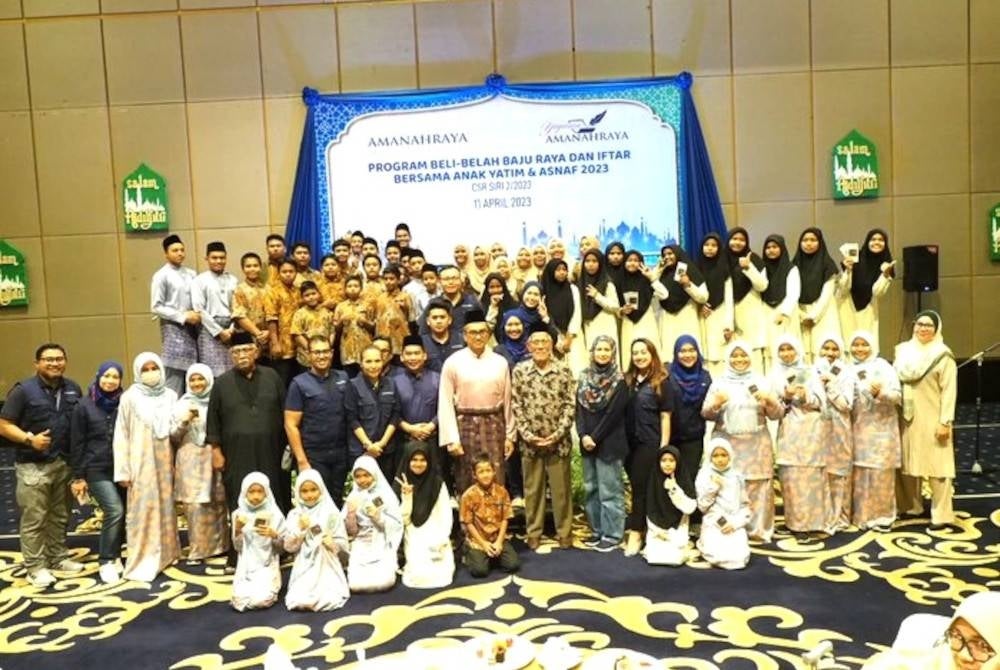 AmanahRaya meraikan 53 anak-anak yatim dan asnaf di pasar raya Mydin, Seremban pada Selasa.