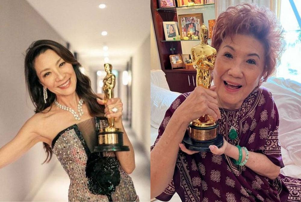 Michelle turut memuat naik gambar ibunya, Datin Janet Yeoh yang tersenyum gembira sambil memegang trofi kemenangan itu di Instagram. - Foto Instagram Michelle Yeoh