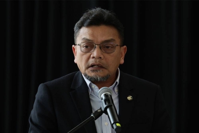 Roslan ketika berucap semasa melancarkan Kempen Proton Rahmah 2023 pada Rabu. - Foto Bernama