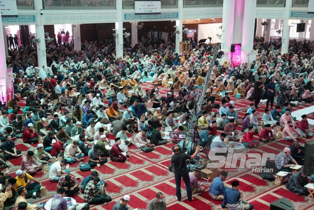 Program World #QuranHour 22 Ramadan 1444H/ 13 April 2023 di Lokasi Perdana, Masjid Sultan Haji Ahmad Shah, UIAM, Gombak pada Khamis. - FOTO MOHD RAFIQ REDZUAN HAMZAH