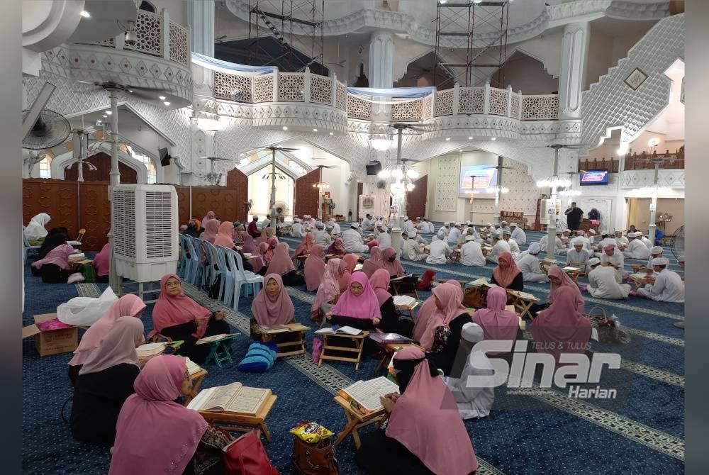 Suasana World#QuranHour di Masjid Bandar Diraja Klang pada Khamis.