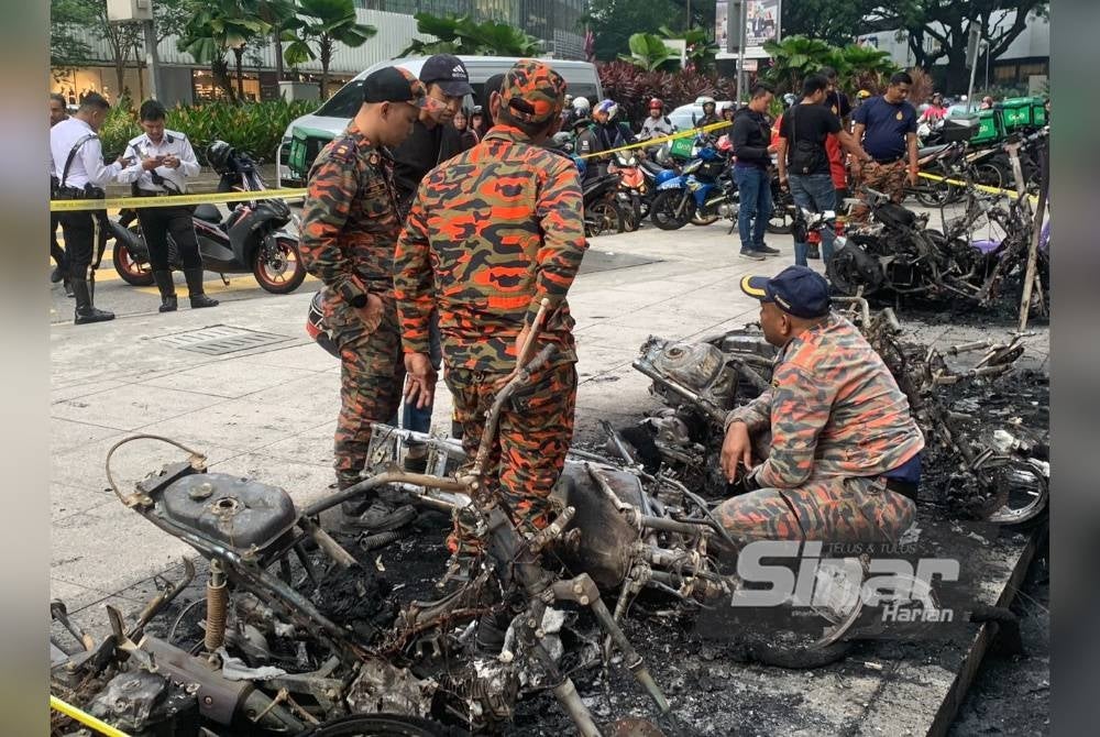 Kebakaran menyebabkan sembilan motosikal dan empat skuter elektrik musnah 100 peratus.
