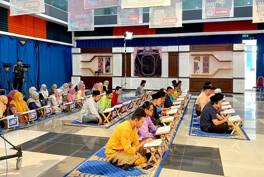 Peserta terdiri kakitangan RTM turut menyertai World #QuranHour.