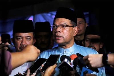 Saifuddin Nasution bercakap kepada pemberita. - Foto Bernama